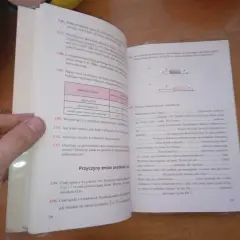 Wzór na siłę tarcia i inne wielkości fizyczne. Książka z zadaniami z fizyki, strona 58.
