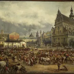 Targowisko w historycznym centrum miasta, gdzie widać ludzi, wozy i stragany. Czy to lwów polski czy ukraiński?