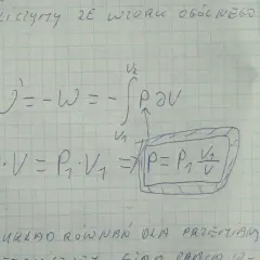 Obliczenia pracy przy przemianach gazu doskonałego: całka z P dV i wzór P=P₁V₁/V.