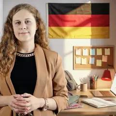 Nauczycielka niemieckiego prezentuje ćwiczenia z rekcji czasownika.