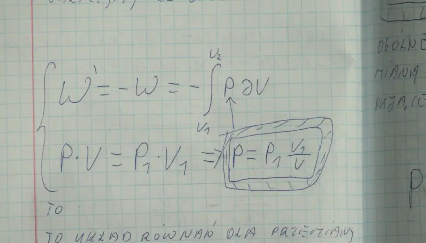 Obliczenia pracy przy przemianach gazu doskonałego: całka z P dV i wzór P=P₁V₁/V.