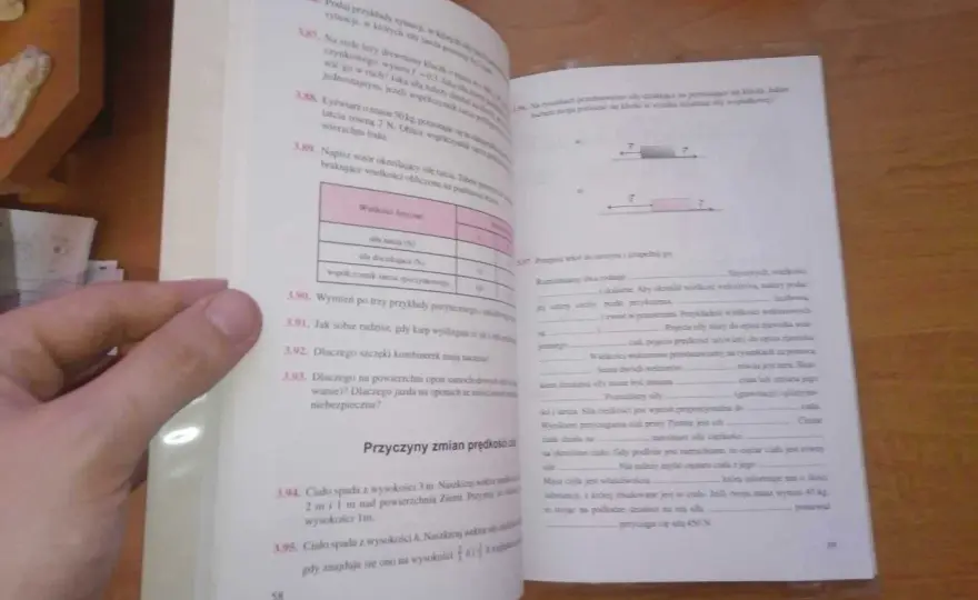 Jak obliczyć siłę? Wzór F = m · a i przykłady