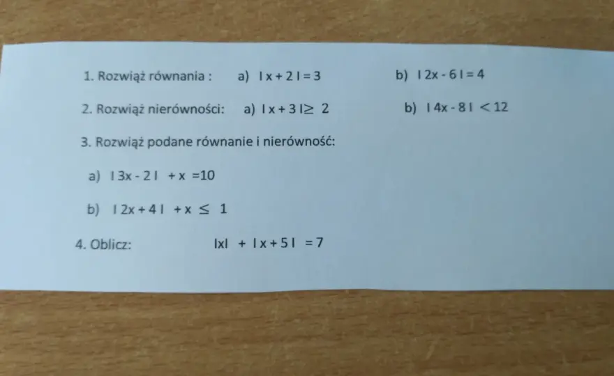 Nierówności z wartością bezwzględną krok po kroku