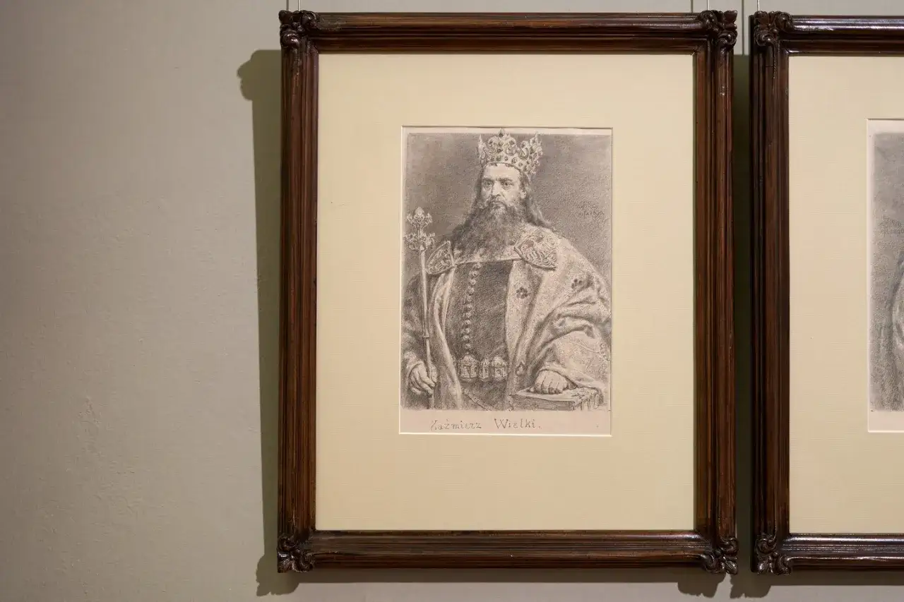 Portret Kazimierza Wielkiego, jednego z wielu królów Polski. Król w koronie i płaszczu, z berłem i księgą.